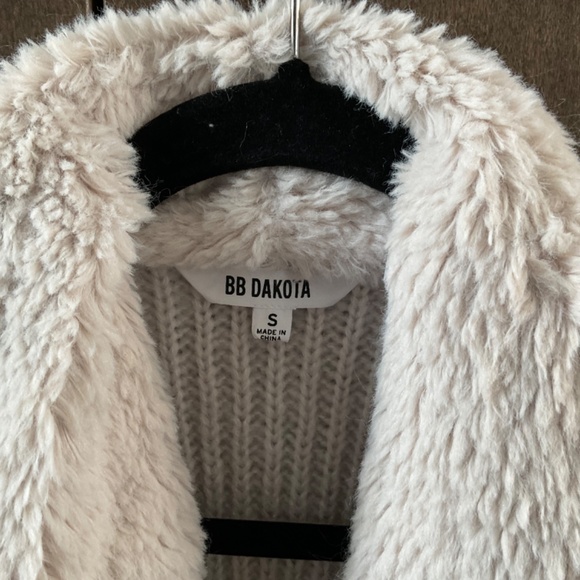 BB Dakota Cream Faux Fur Vest size S - Picture 3 of 6